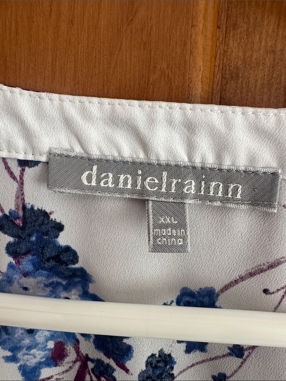 Daniel Rainn White Sleeveless Blouse with Blue Floral Print - Picture 3 of 4